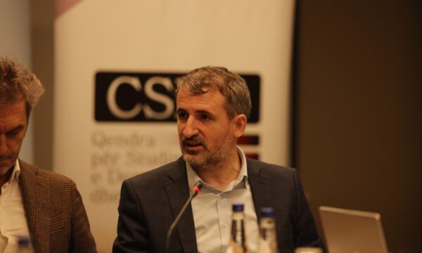 Miftaraj: Kurti, politikan mesatar ballkanik – Gjatë qeverisjes së tij rreth 300 mijë qytetarë ikën nga Kosova