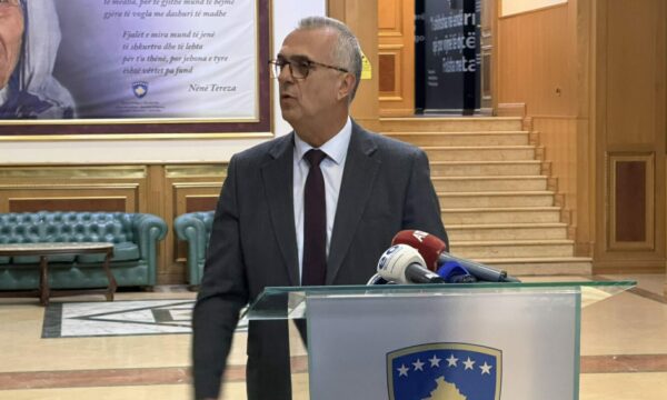 Nuk e kandiduan, por Dugolli thotë se Osmani s’do ketë aleatë më të sinqertë se VV e Kurti