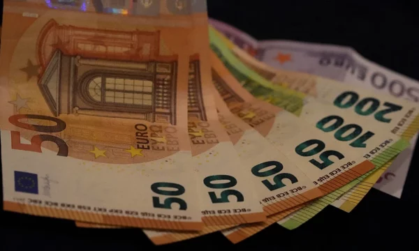 Çfarë ka mbetur nga një pagë prej 100,000 eurosh pas taksave në të gjithë Evropën?
