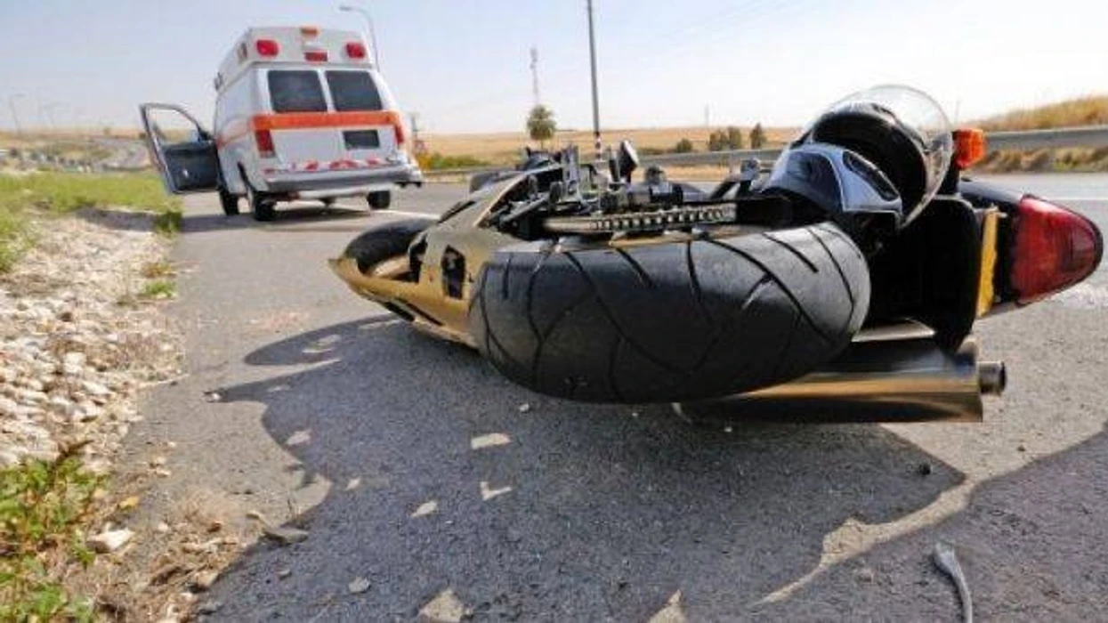 Aksident mes një veture dhe një motori elektrik, lëndohen dy gra në Skenderaj