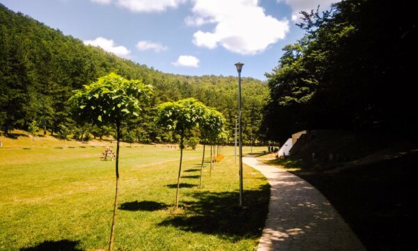 Ndalohet qarkullimi i automjeteve në drejtim të Parkut të Gërmisë