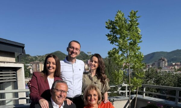 Hamza me familje uron Kurban Bajramin: Festa të shërbejë si frymëzim për bashkim, krizat janë të përkohshme
