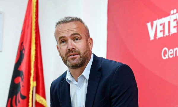 Grumbullimi i qytetarëve dhe traktorët në rrugët e Skënderajt për Lushtakun, Mehani me gjuhë të rëndë: Metoda të Radojiçiqit
