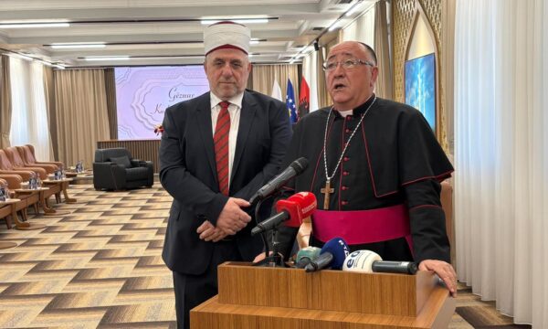 “Mos të përplasemi për pushtet” – mesazhi i Ipeshkvit Gjergji për politikën në vend