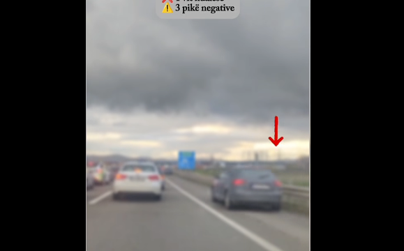 Dhjetëra vetura bien në kamerën e Policisë duke lëvizur në shiritin emergjent, 300 euro gjobë, 1 vit ndalesë, 3 pikë negative