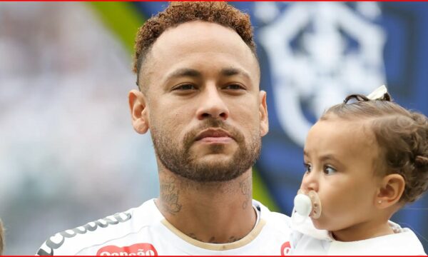 Neymar përlotet kur intonohet himni i Brazilit në ndeshjen e Santos