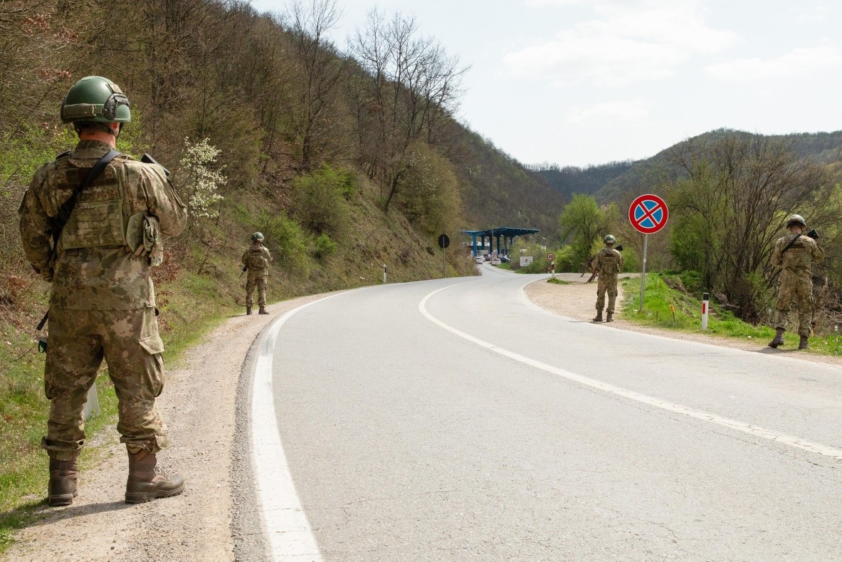 KFOR-i turk patrullon përgjatë vijës administrative kufitare