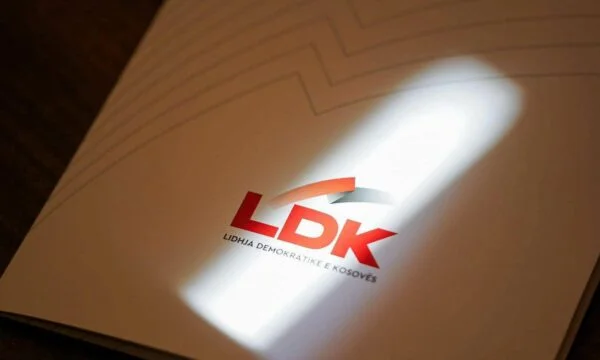 Bajrami e Hoti u lanë jashtë 10-shes, zëdhënësi i LDK’së thotë se lista u përpilua nga Vjosa Osmani