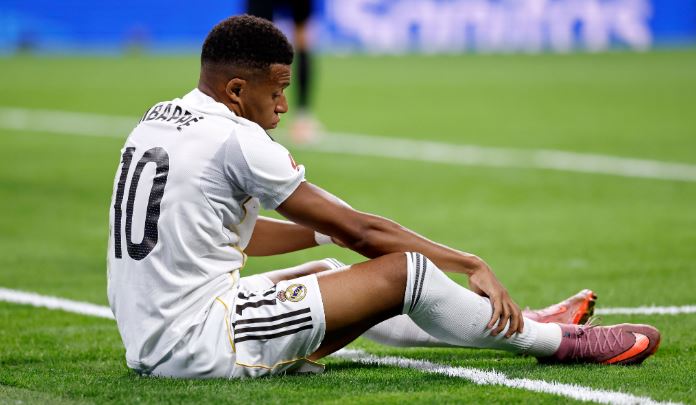Tifozët e Real Madridit kritikojnë Mbappé: Duhej të ishe në stërvitje, jo në pushime