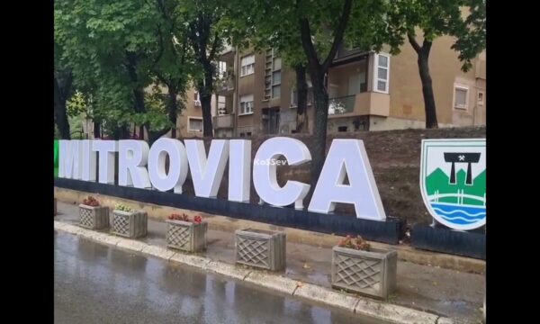 Kuvendi Komunal i Mitrovicës së Veriut miraton largimin e mbishkrimit “I love Mitrovica”