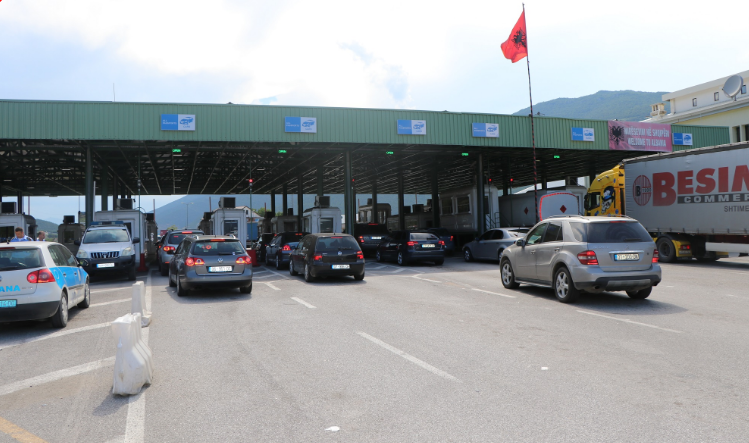 Kosova ‘zbarkon’ drejt bregdetit shqiptar, fluks i madh në Morinë – mbi 26 mijë hyrje në 24 orë