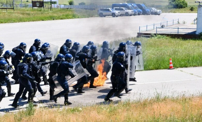 65 zyrtarë policorë trajnohen për “Ballafaqimin me turma” në Vrellë