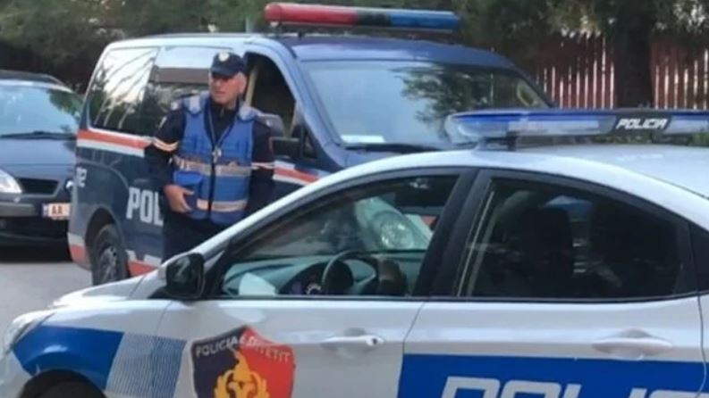 Shkëmbim zjarri me policinë, mbetet i plagosur një person në Mamurras
