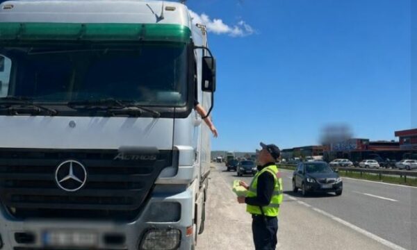 Kontrollohen mbi 5 mijë kamionë e autobusë, shqiptohen mbi 400 gjoba