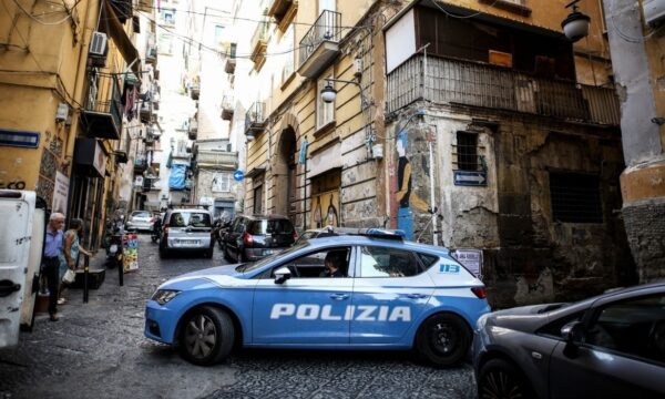 E rëndë në Itali: Babai godet dy herë me thikë djalin 12-vjeçar dhe më pas tenton të vrasë veten