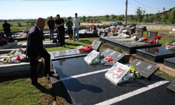 Haradinaj përkujton masakrën e Lybeniqit: Sakrifica e martirëve obligim për drejtësi