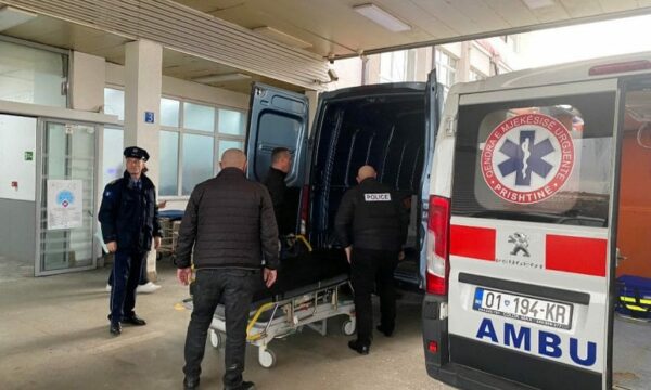 Raportohet për një rrahje masive në Skenderaj, një person niset me autoambulancë drejt spitalit