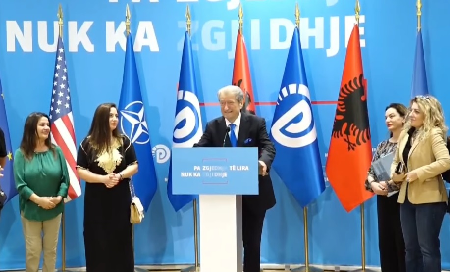 Sali Berisha “i pakonkurrencë”, fiton “garën” për kreun e PD-së