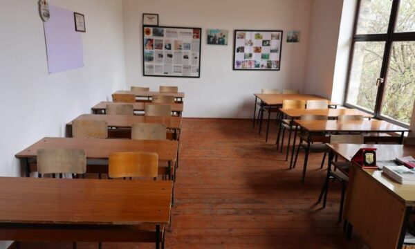 Shkolla në Han të Elezit mbetet pa ujë, pezullohen mësimi