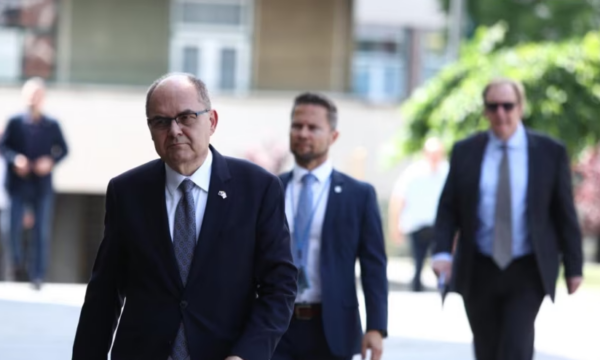 Përplasje në Bosnje lidhur me zyrën ndërkombëtare që mbikëqyr zbatimin e paqes