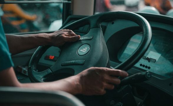 Shoferët e autobusëve përballen me probleme shëndetësore shkaku i kushteve të punës