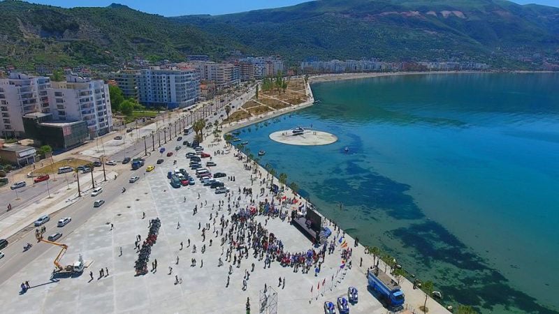 S’ka më çmime sipas dëshirës: Bashkia e Lezhës vendos tarifat për çadrat në plazh