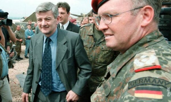 Fischer mbron ndërhyrjen në Kosovë më 1999: E fajësoj veten që mu desh aq shumë kohë ta kuptoja natyrën e vërtetë të konfliktit