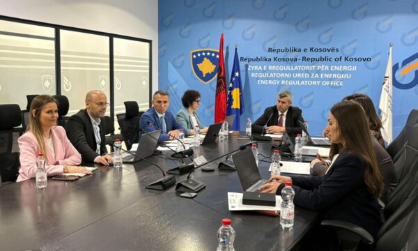 ZRRE aprovon të hyrat maksimale të lejuara për operatorët energjetikë në vend