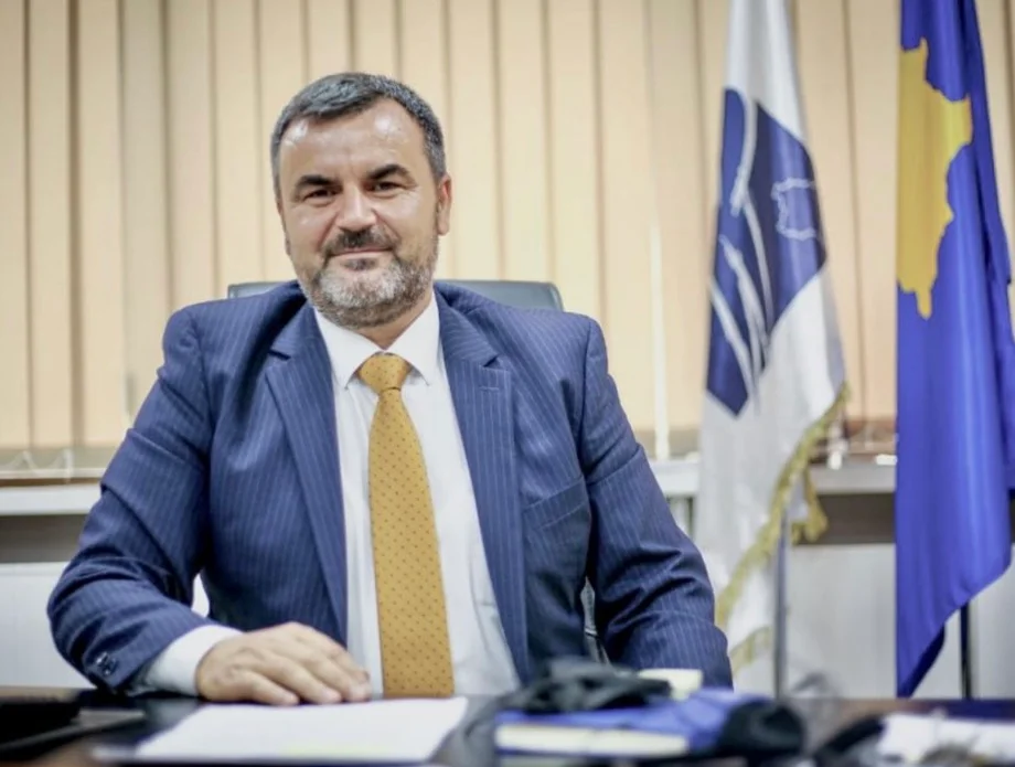 Avokati i Popullit reagon për keqperdorimin e vajzës së mitur nga Albin Kurti në tubimin e Vetëvendosjes