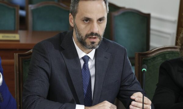 Vrasja e policit në Shqipëri, ministri: Kam kërkuar nisjen e procedurave ta shpallim dëshmor të atdheut