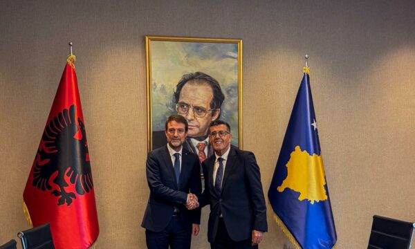 Haziri takohet me kryediplomatin e Shqipërisë: Diskutuam për koordinim e për realizimin e nismave strategjike që i afrojnë qytetarët