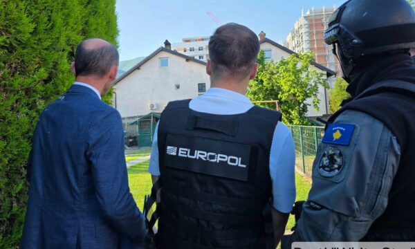 Departamenti Special ka caktuar 1 muaj paraburgim ndaj S.D., B.K. dhe A.A., të dyshuar për disa vepra penale
