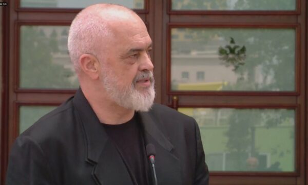 “Për çfarë na duhen resortet luksoze?”, Rama: Të rinjtë mund të pyesin ChatGPT çfarë sjellin në ekonomi