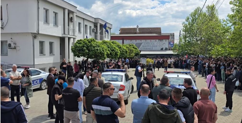 Lirohen nga paraburgimi drejtorët e institucioneve serbe në Kosovë