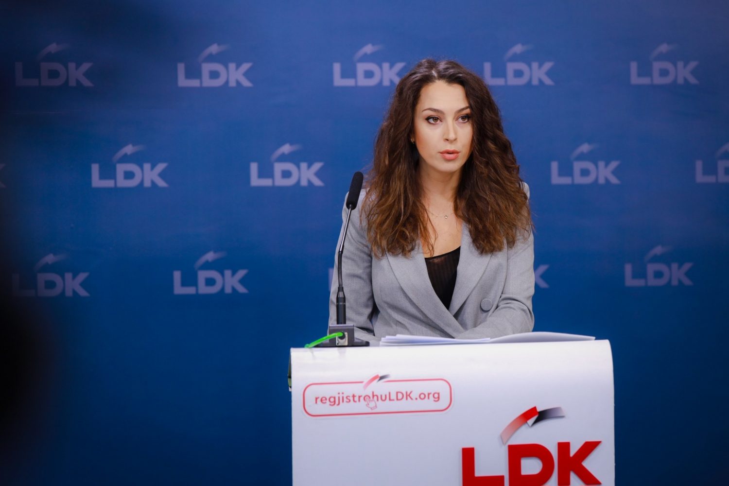 Kica-Xhelili ironizon Kurtin: Moti e kam kuptu që ky zgjidhjet i pret nga qielli