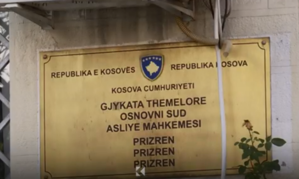 Caktohet paraburgim për të miturin e dyshuar për vrasjen e kushëririt në Prizren, Gjykata: Kërkesa për nënën dhe vëllain e tij do të trajtohet