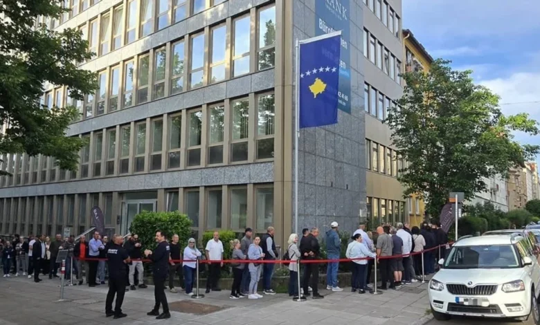 Pretendime për parregullsi në Konsullatën e Kosovës në New York, lista e VV-së shfaqet në ambientet e objektit