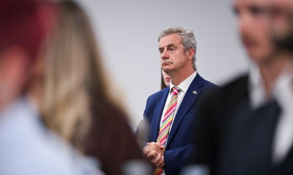 Hargreaves: Çështjet me të cilat përballet Kosova e kontinenti nuk presin – Pas 18 muajsh pasigurie, partitë të punojnë së bashku