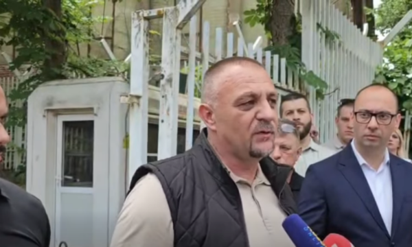 Lirohen nga stacioni policor kreu i Mitrovicës së Veriut Radojeviq dhe kryesuesi i Kuvendit