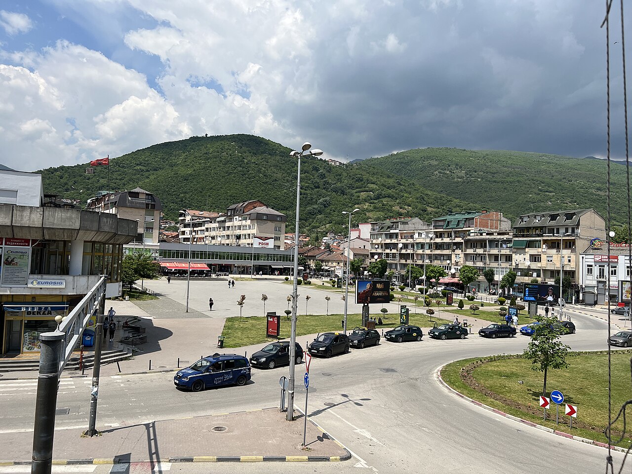 11 emërtime shqiptare hiqen nga rrugët e Tetovës, Qamili: Vendim kryekëput politik