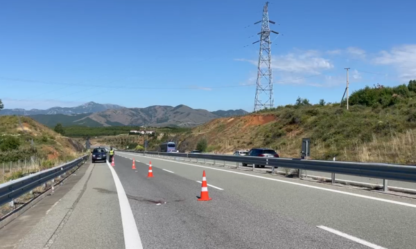 Një kosovar goditet nga vetura në “Rrugën e Kombit”, dërgohet në spital