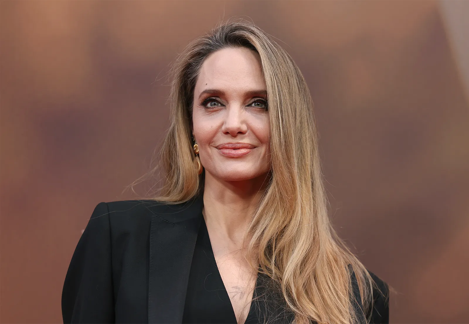 Angelina Jolie: Pas divorcit me Brad Pitt nuk kam pasur asnjë lidhje romantike