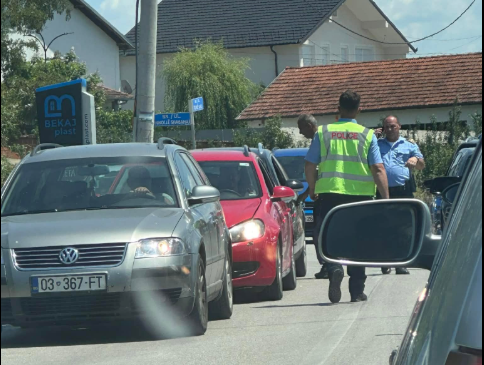 Aksident trafiku në Krushevë të Klinës, disa automjete të përfshira