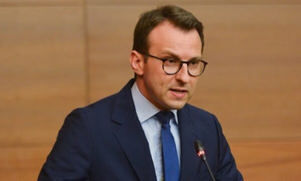 Petkoviq nga Beogradi dikton votën serbëve në Kosovë, Listën Srpska e cilëson si kërthizë të lidhjes me Serbinë, opozitën serbe armike