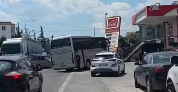 Aksidentohet autobusi me nxënës gjatë një ekskursioni në Elbasan