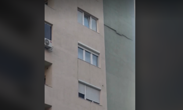 Dëmtohet fasada e objektit banesor në Fushë Kosovë, rrethohet zona me shirita