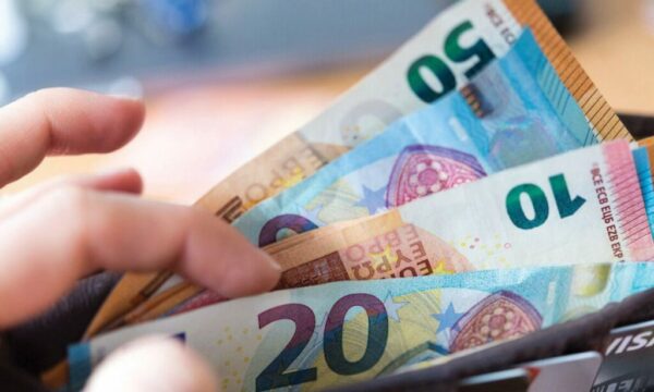 Shahini për kufizimin e ATK-së për pagesat cash mbi 2 mijë euro: Po goditen konsumatorët dhe diaspora