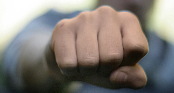 Konflikti për para përfundon me grushte në Prishtinë, një person ndalohet për 48 orë