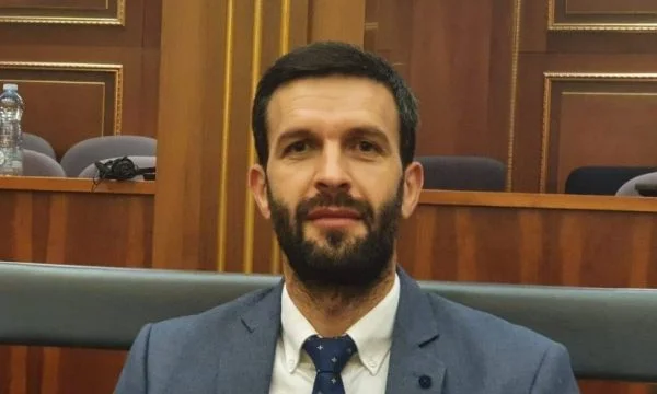 Eman Rrahmani afër top 10-shës së PDK-së, kaq vota ka marr deri më tani