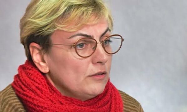 Dejona Mihali jep disa shpjegime për babain dhe familjen e saj në një reagim me sulme ndaj Sami Lushtakut